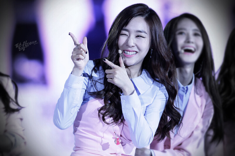 140607 Girls' Generation Tiffany at Dream Concert documents 3