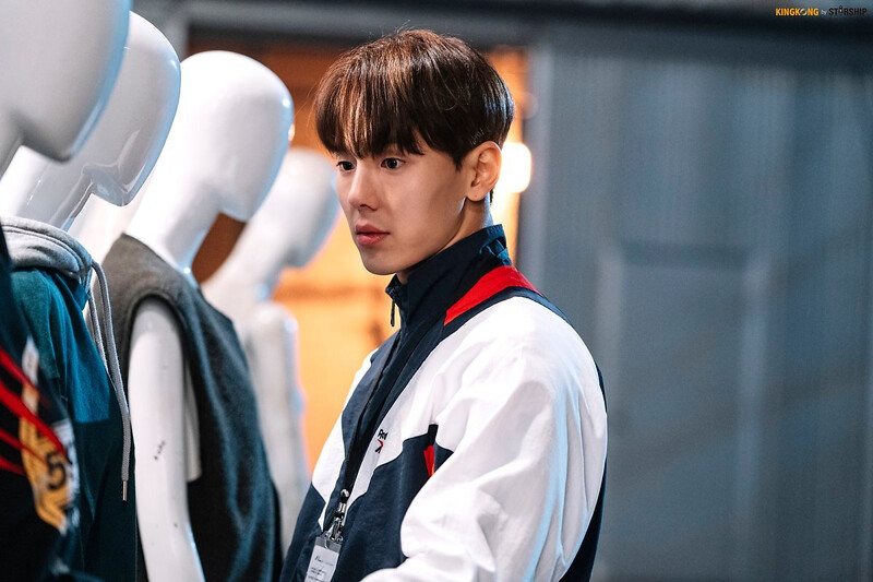 220427 Starship Naver Update - Shownu at 'Seoul Ghost Story' Behind the Scenes documents 12