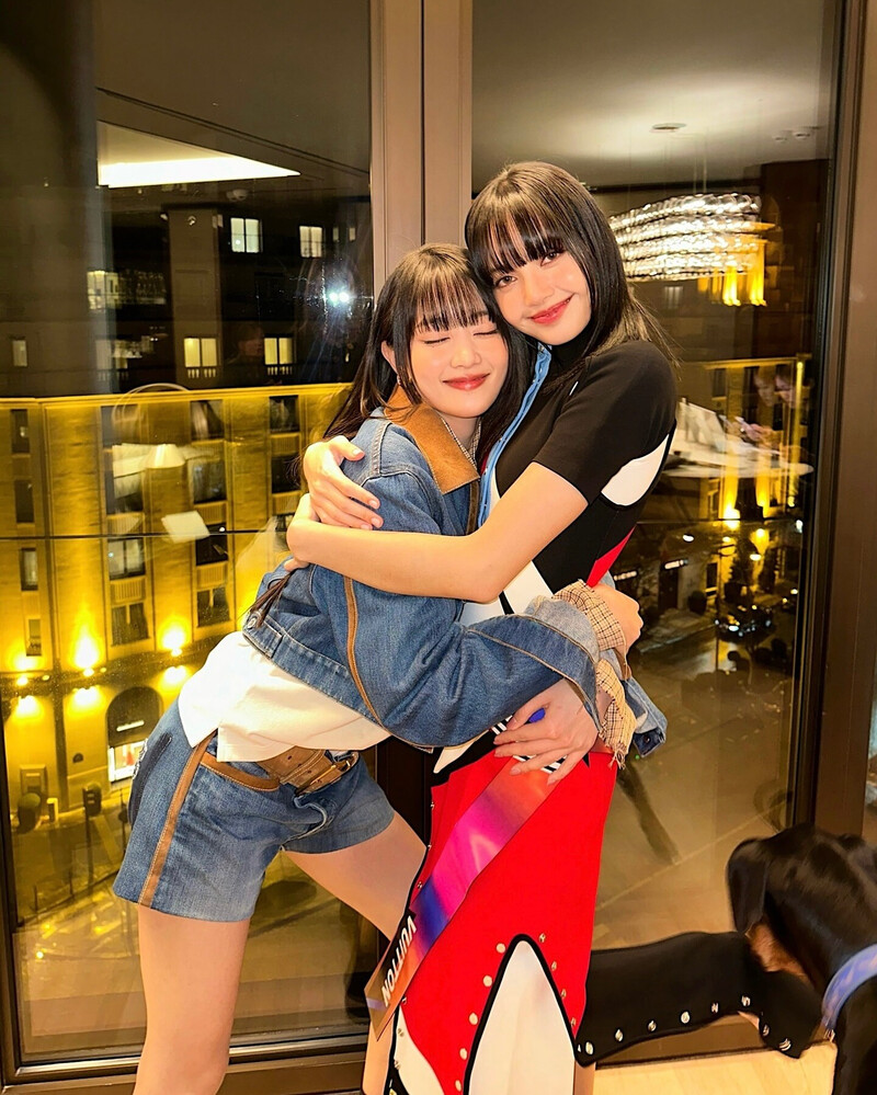 240928 - MINNIE Instagram Update with LISA documents 1