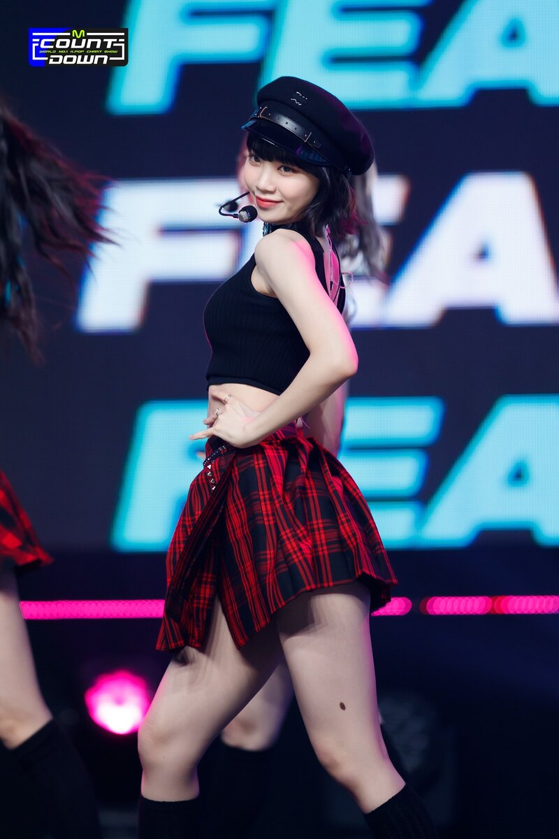 220526 LE SSERAFIM - 'FEARLESS' at M Countdown documents 21