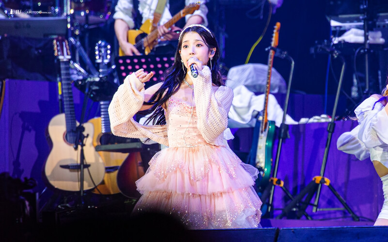 220918 IU - 'The Golden Hour' Concert documents 14