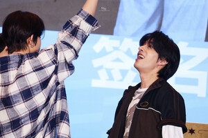 240904 HEESEUNG, JAKE AT YIZHIYU FANSIGN