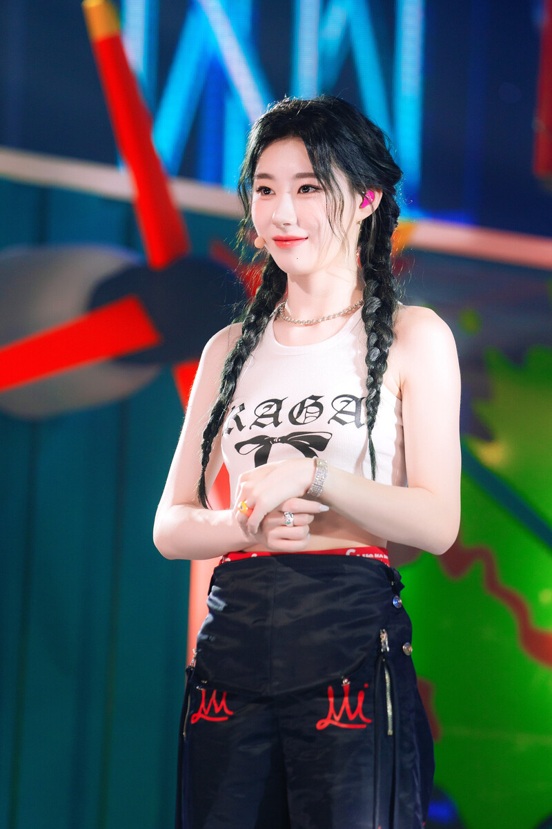 230806 ITZY Chaeryeong - ‘CAKE’ at Inkigayo | kpopping