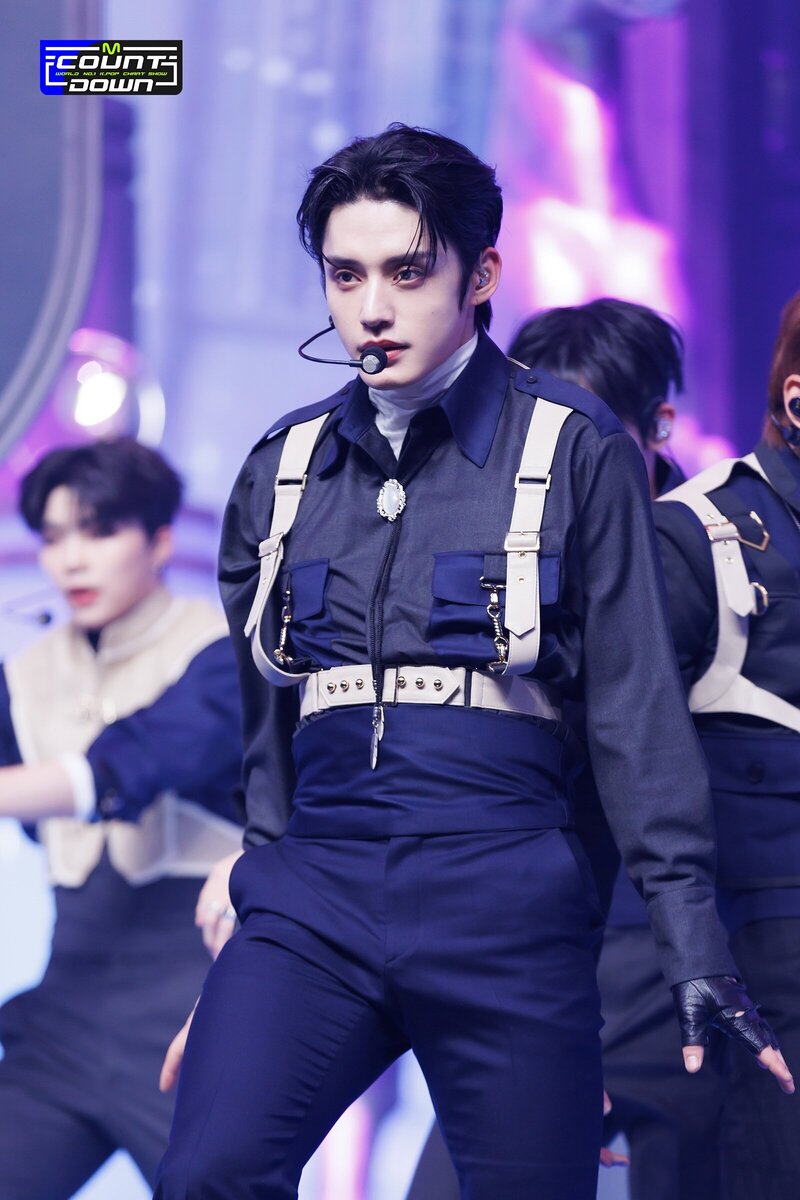 231109 ZEROBASEONE Jiwoong - "Crush" and "Melting Point" at M Countdown documents 7