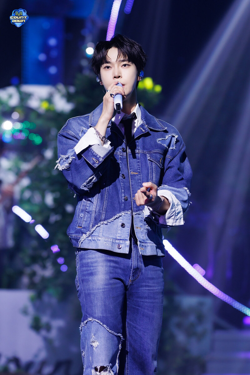 240425 Doyoung - 'Little Light' and 'Beginning' at M Countdown documents 16