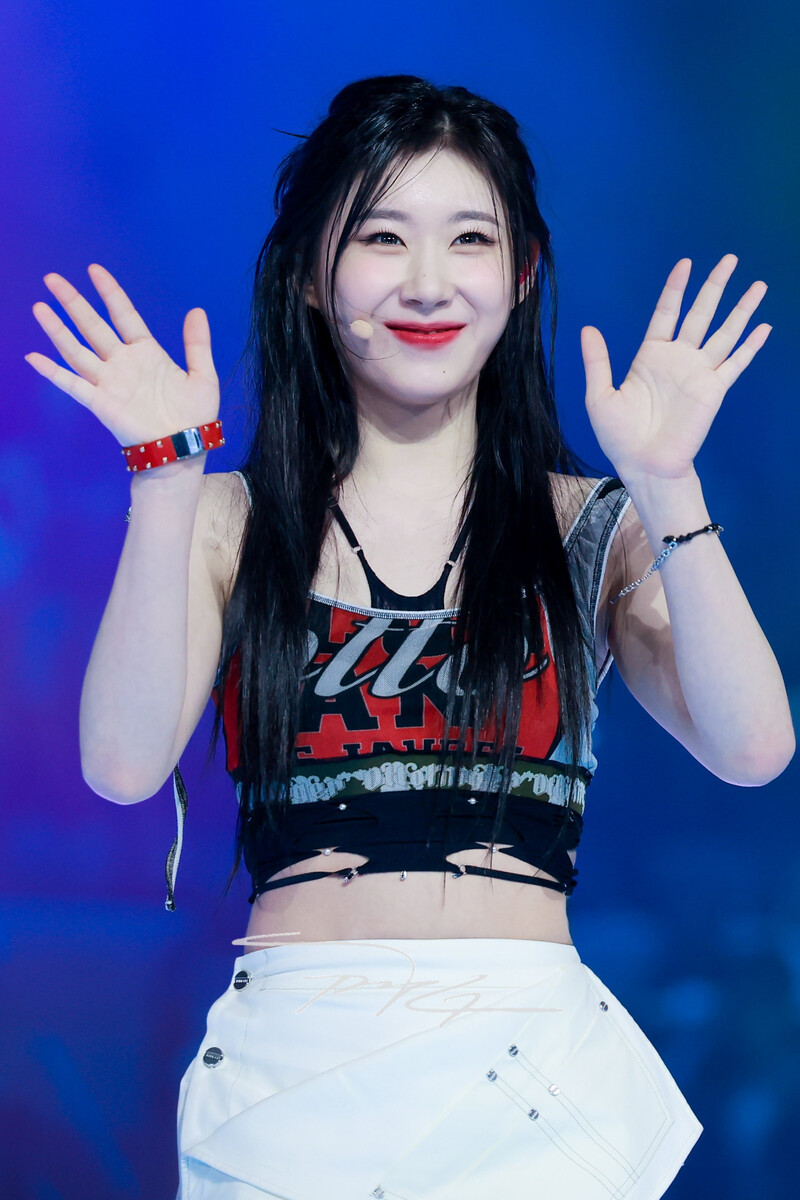 240602 ITZY Chaeryeong at K-Wave Concert Inkigayo documents 14