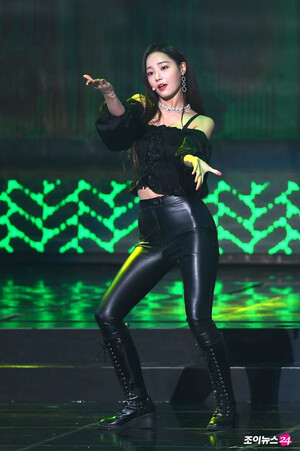 190123 Yeonwoo at the 8th Gaon Chart Music Awards