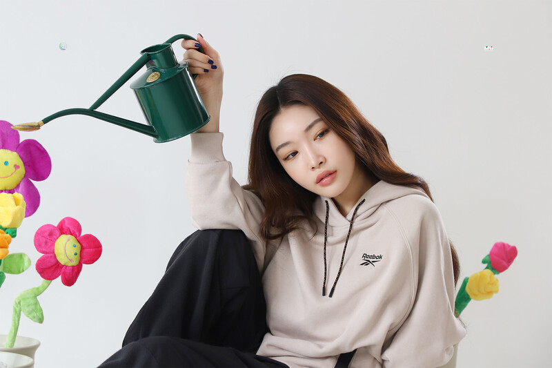 211110 MNH Naver Post - Chungha's Reebok FW Commercial Shoot Behind documents 5