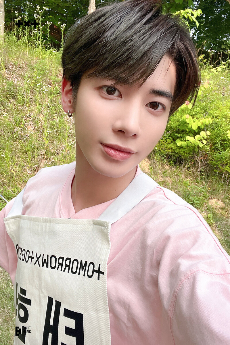 220801 TXT Weverse Update - 'The Game Caterers' Photo Sketch documents 6