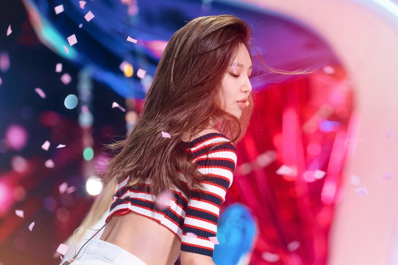 Girls' Generation Sooyoung - 'FOREVER 1' at Inkigayo documents 16