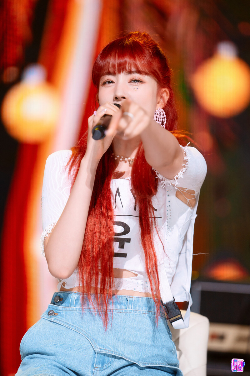 220807 STAYC Yoon 'BEAUTIFUL MONSTER' at Inkigayo documents 25