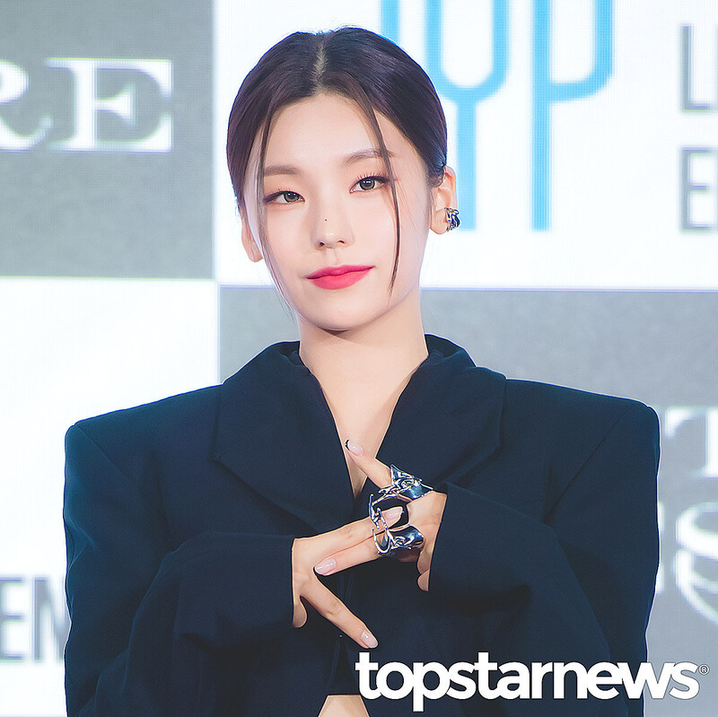 221125 ITZY Yeji 6th Mini Album 'CHESHIRE' Media Showcase documents 7