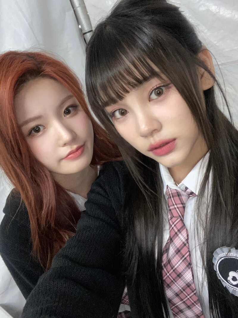 230323 Sua & Sihyeon Twitter Update documents 3