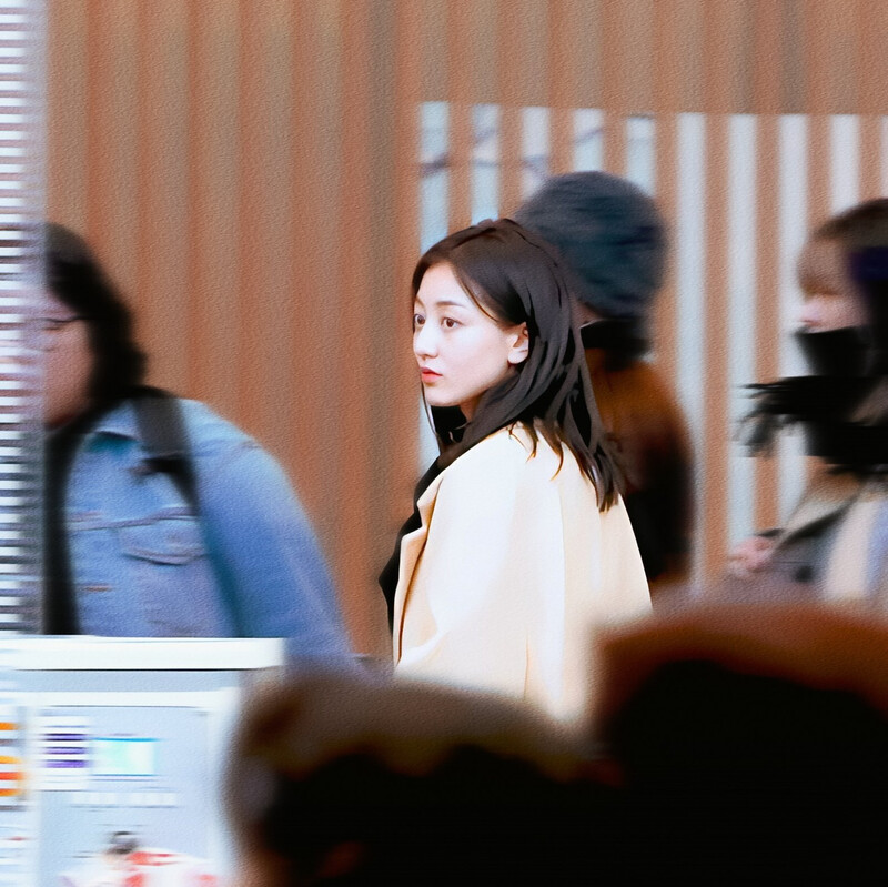 231215 TWICE Jihyo at Incheon International Airport documents 3