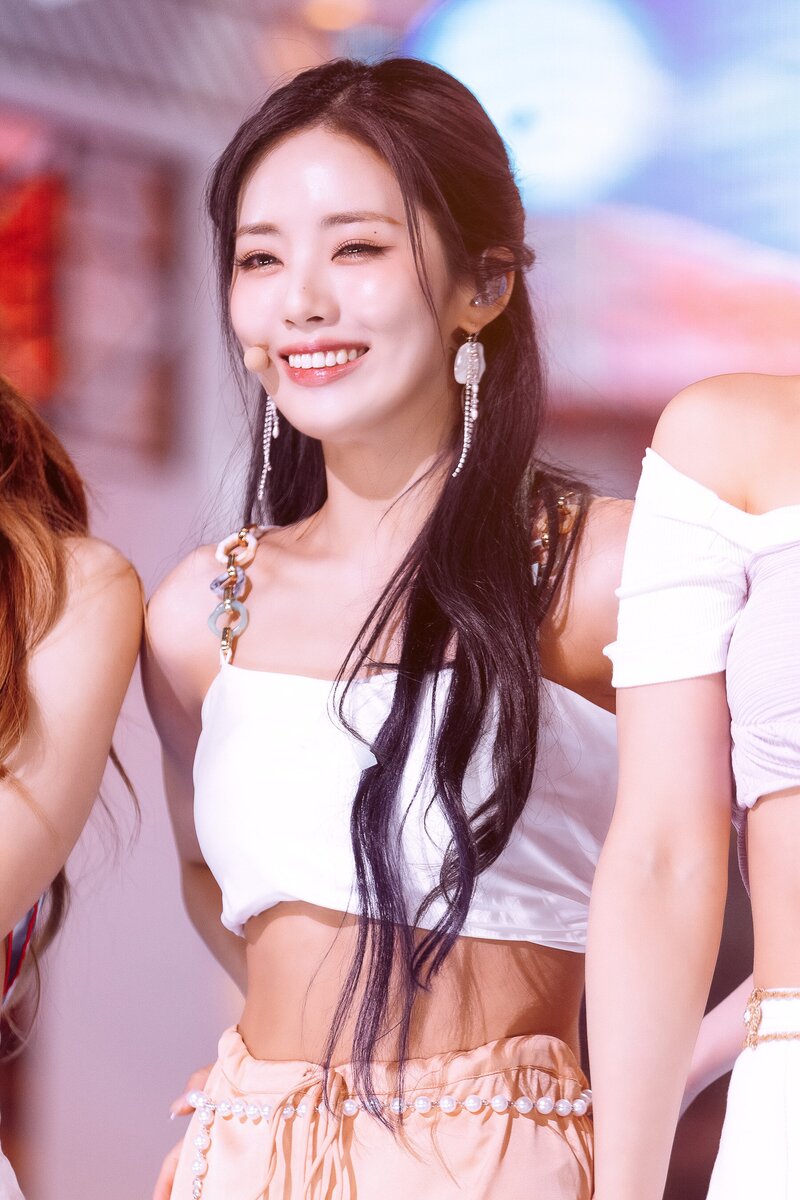 220703 fromis_9 Jiwon - 'Stay This Way' at Inkigayo documents 4