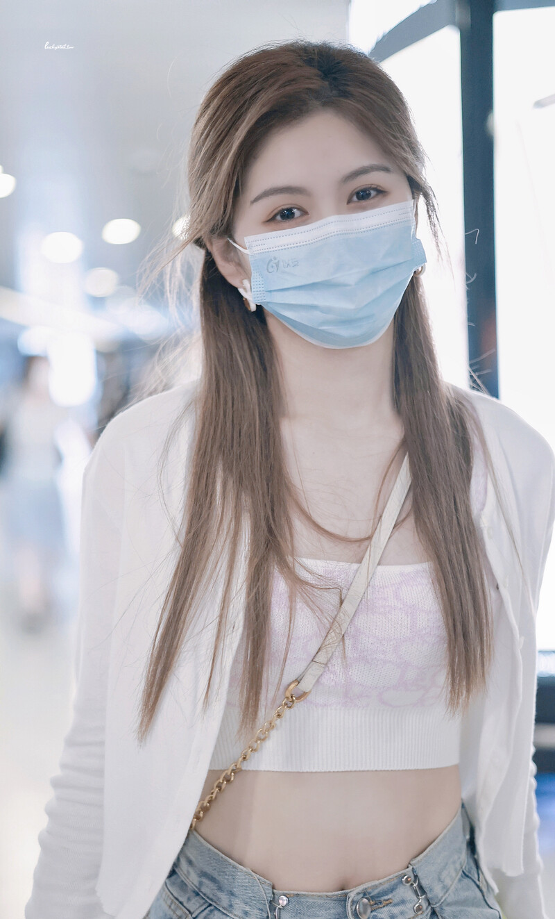 220821 Chen Lin at Guangzhuo International Airport documents 2