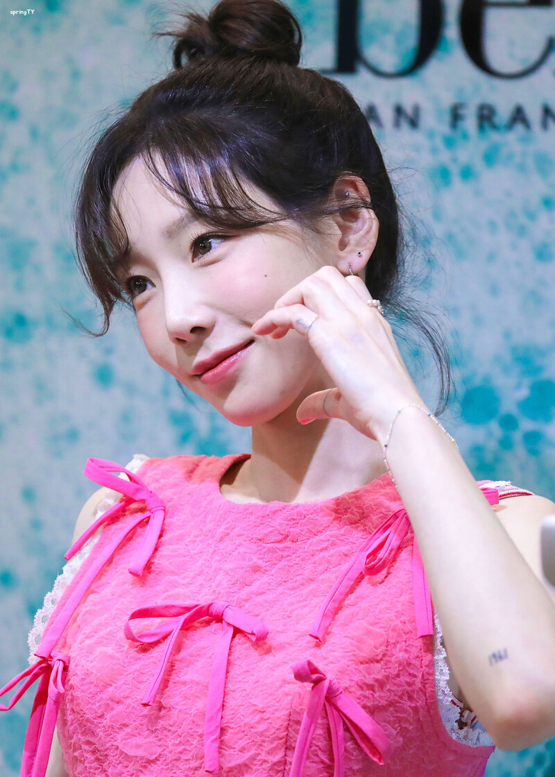 230330 Taeyeon - Benefit Pop-up Store Event documents 1