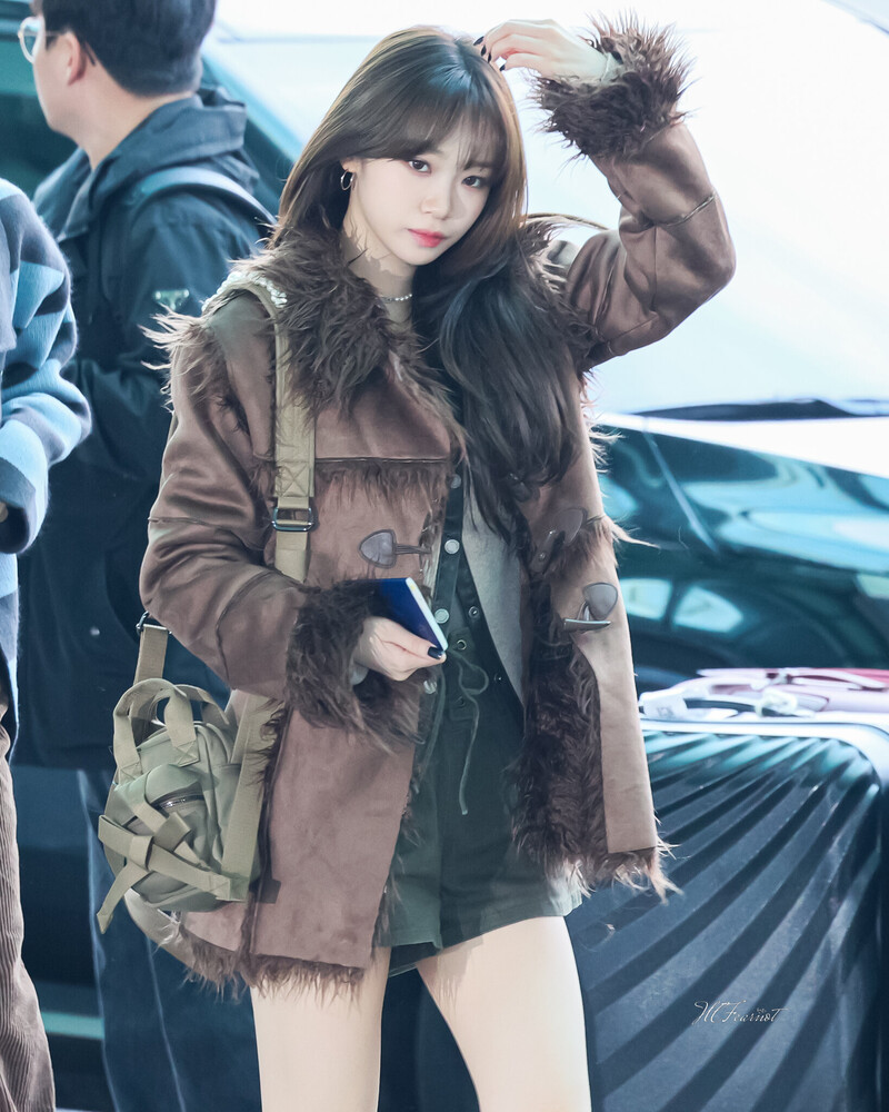 240104 LE SSERAFIM Chaewon - ICN Airport documents 9