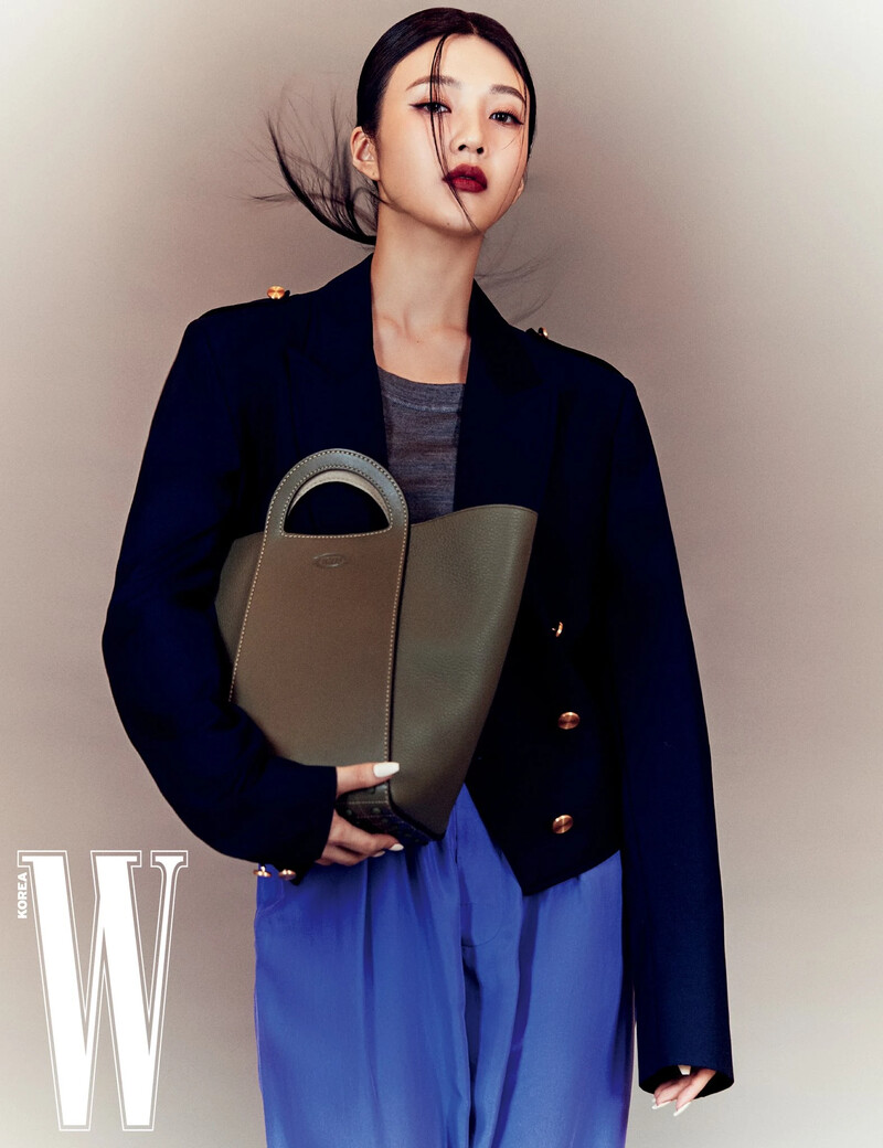 Red Velvet's Joy for W Korea Magazine April 2021 Issue documents 5