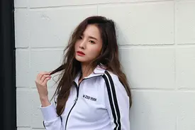 Woohee BNT Photoshoot Behind Cut 