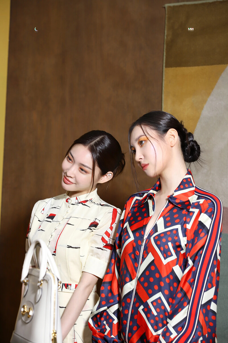 210510 MNH Naver Post - Sunmi & Chungha's Marie Claire Photoshoot Behind documents 19