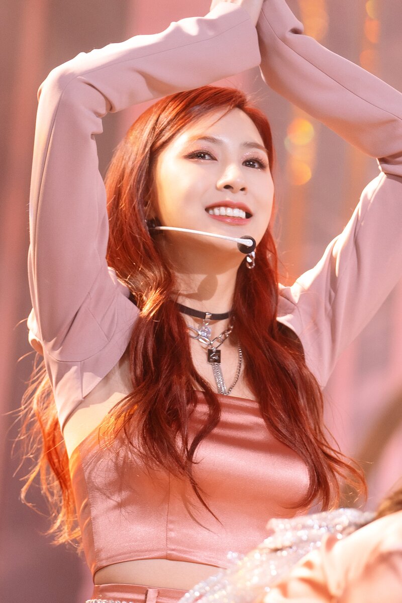 220220 Apink Hayoung - 'Dilemma' at Inkigayo documents 11