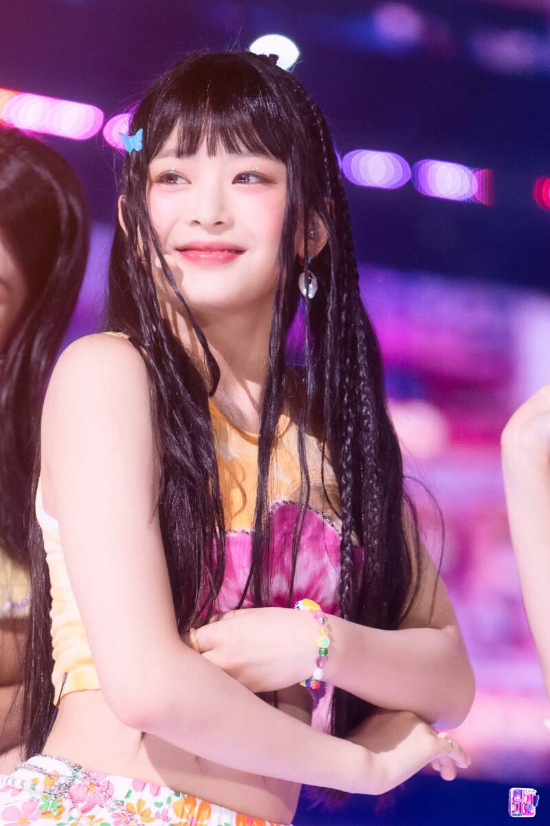 220821 NewJeans Hanni - 'Attention' at Inkigayo documents 1