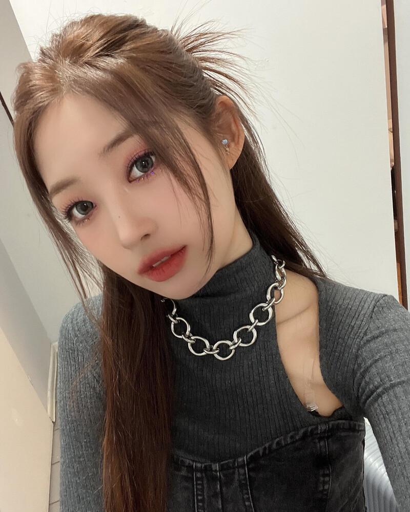 240204 EVERGLOW Sihyeon Instagram Update documents 2