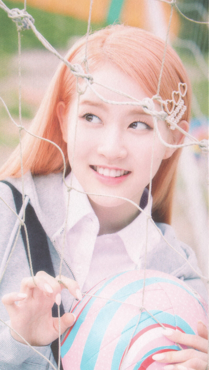 STAYC - 2022 Season's Greetings (Scans) documents 1