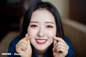 LOONA Olivia Hye Debut Mini Album "+ +" Promotion Naver x Dispatch