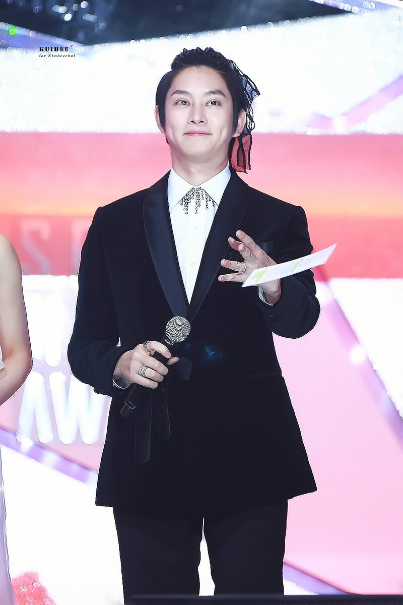 190115 Heechul at Seoul Music Awards documents 16