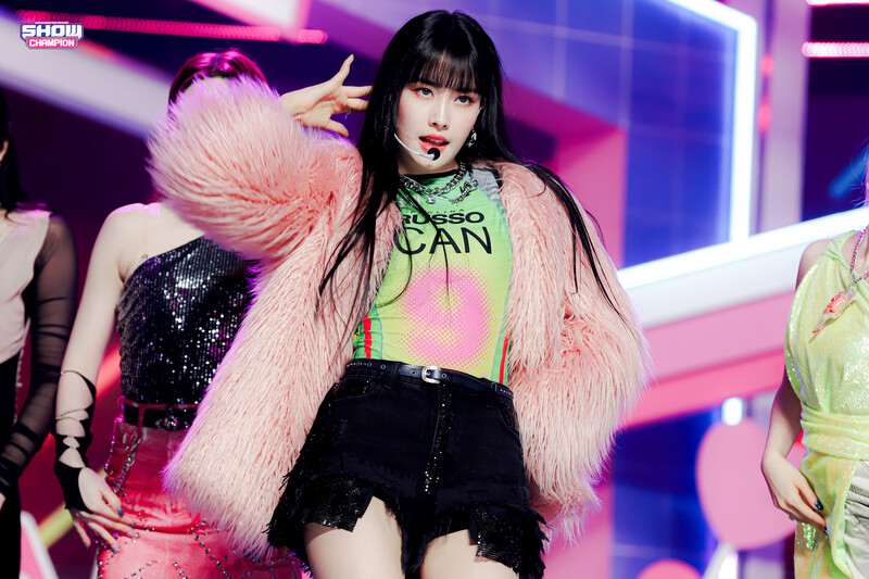 220302 STAYC - 'RUN2U' at Show Champion documents 13