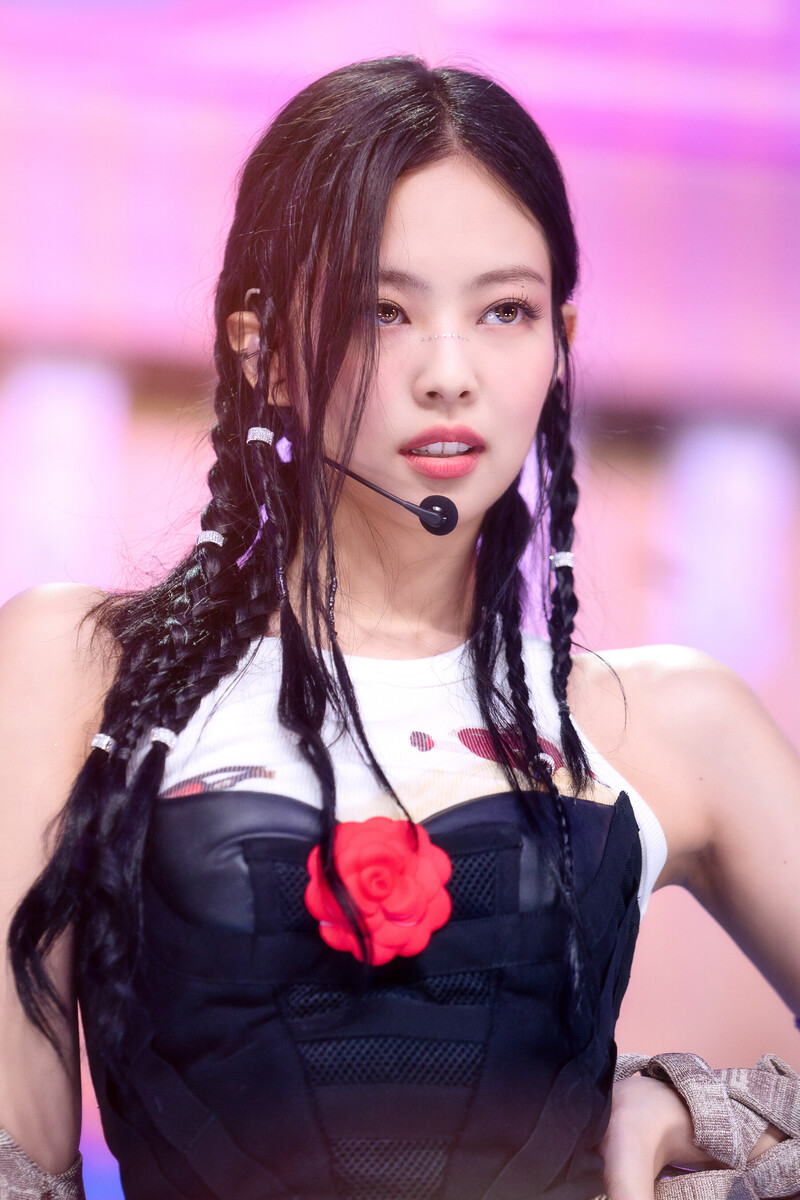 220828 BLACKPINK Jennie - 'Pink Venom' at Inkigayo documents 22