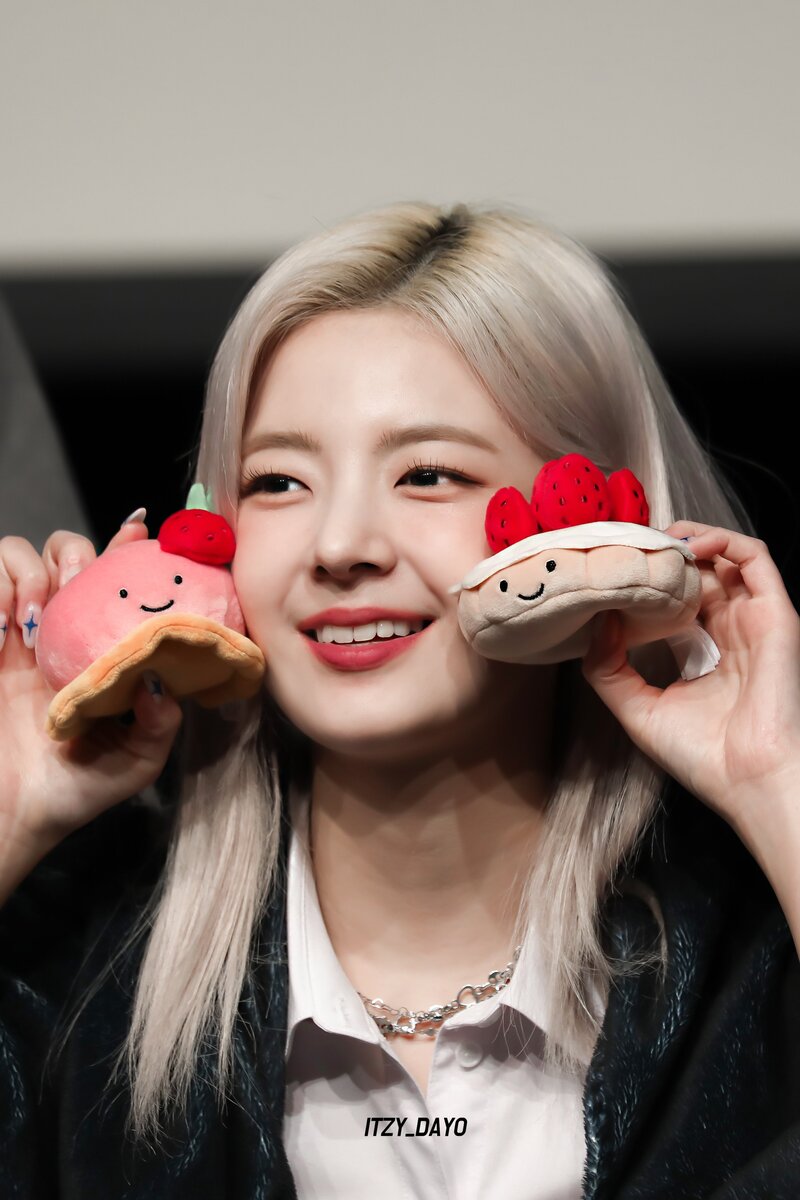 230813 ITZY Lia - Makestar Fansign documents 2