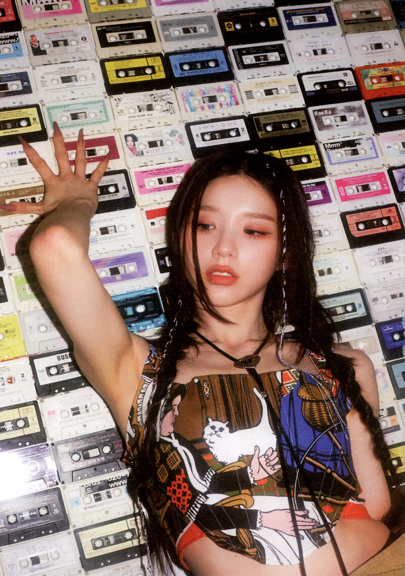 HEEJIN -  1st Mini Album "K" (B Ver.) [SCANS] documents 23