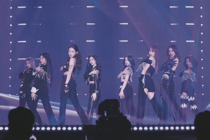 TWICE - 4th World Tour 'III' in Seoul DVD [SCANS] documents 5