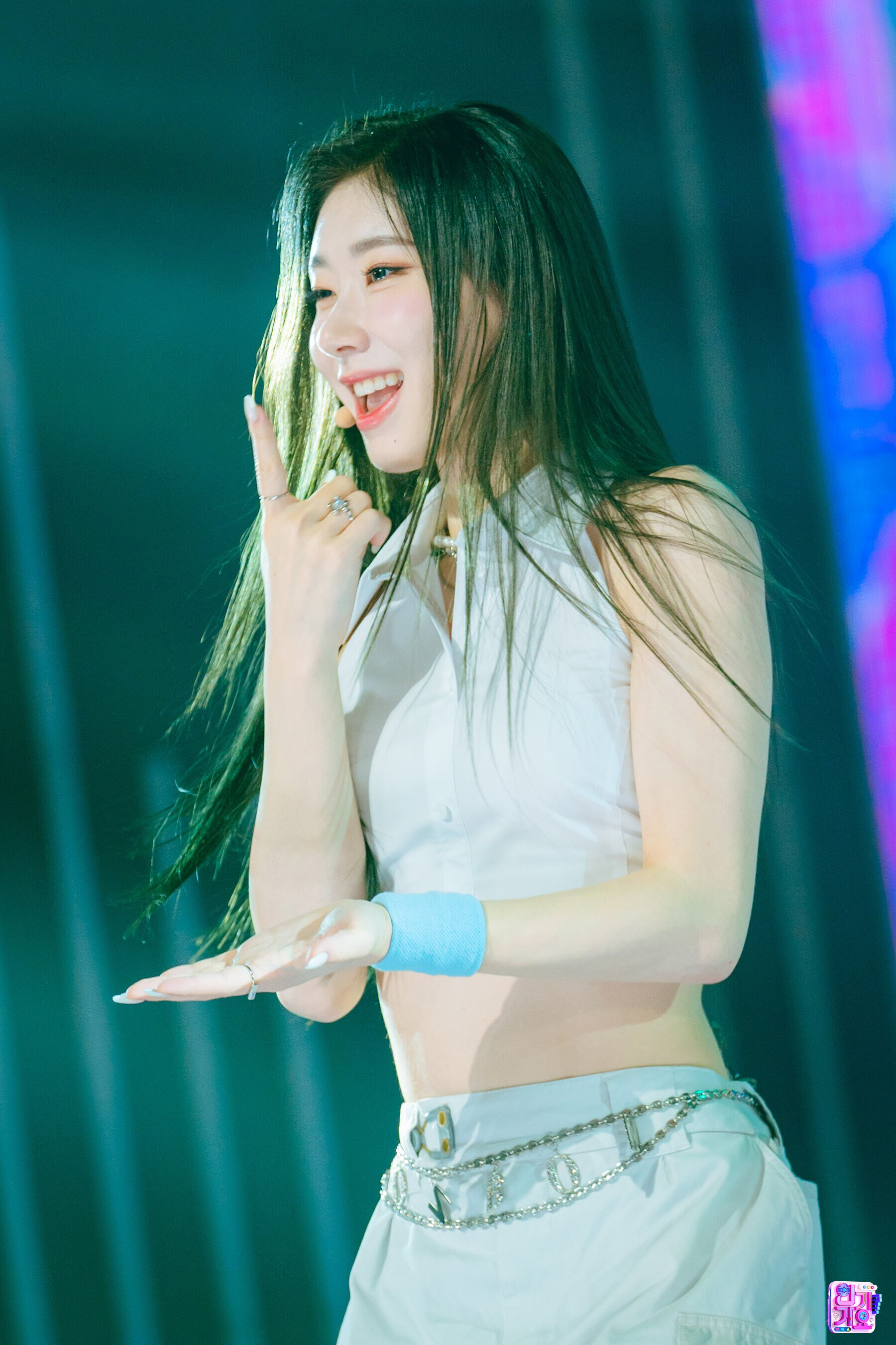 230813 ITZY Chaeryeong - CAKE at Inkigayo | kpopping