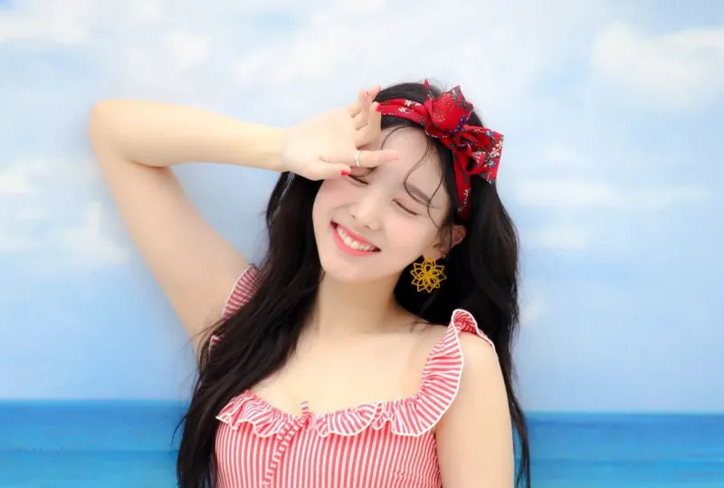 103608092_01.NAYEON-01.jpg