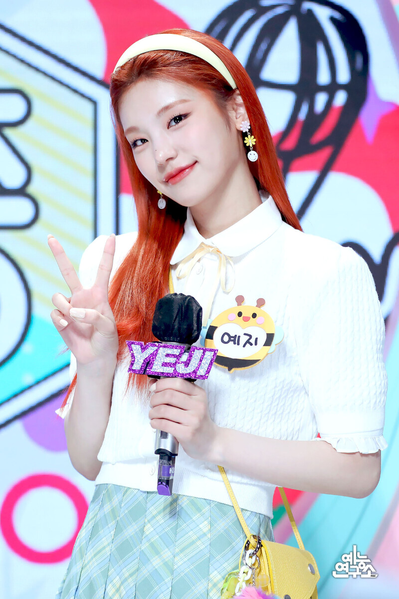 210508 Music Core MC's - Yeji, Minju & Chani documents 3