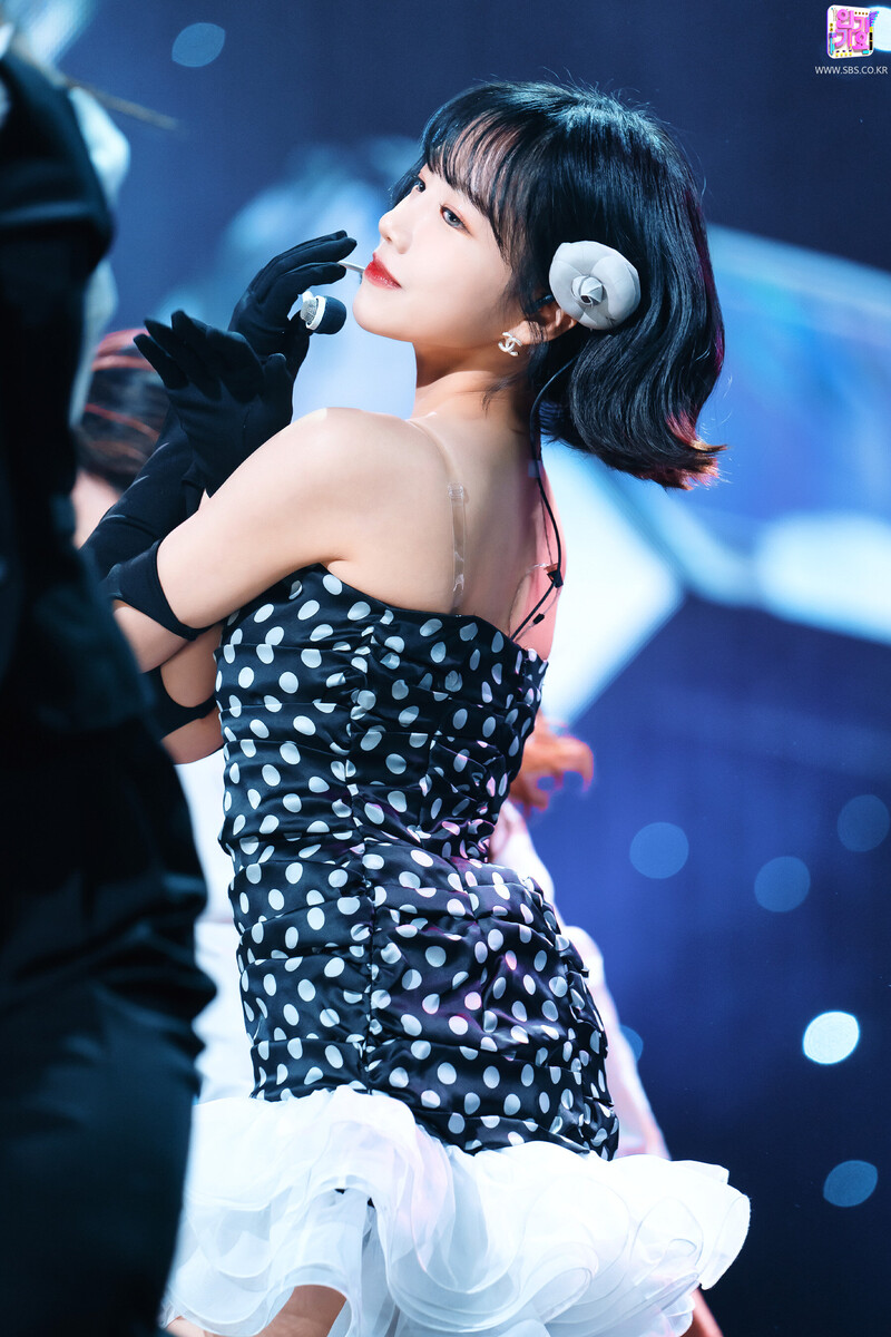 211017 Jo Yuri - 'GLASSY' at Inkigayo documents 8