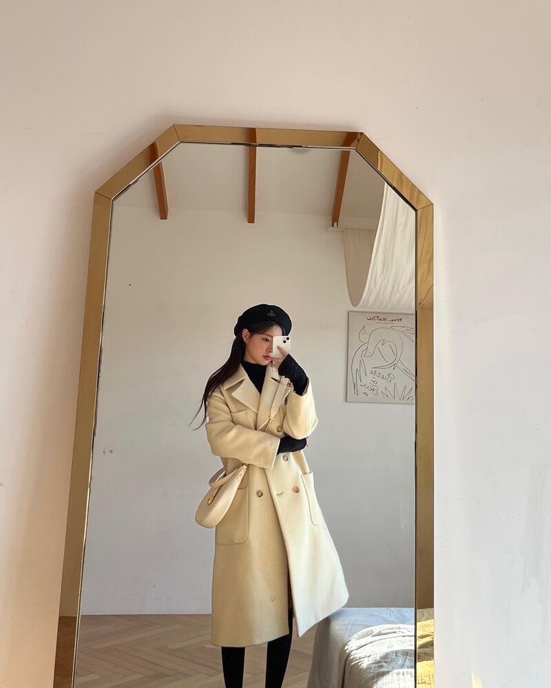211128 Kang Hyewon Instagram Update documents 2