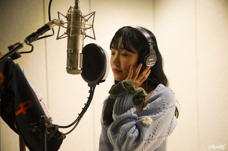 220420 IST Naver post - APINK 'I want you to be happy' recording behind documents 12