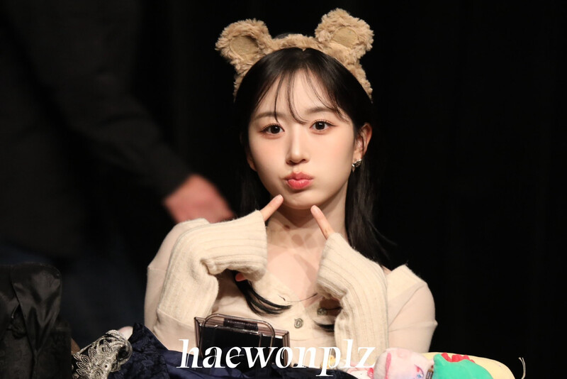 241024 NMIXX Haewon - SoundWave Fansign documents 24