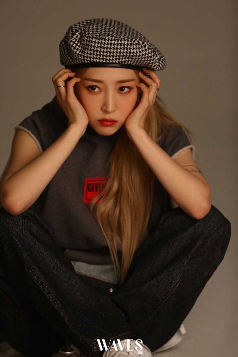 MAMAMOO's Moonbyul for WAVES Magazine December 2021 documents 5