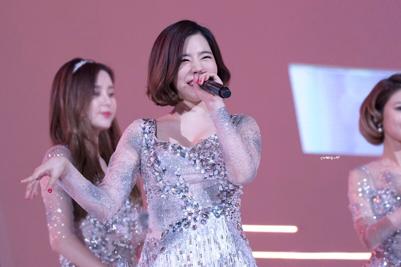 160315 Girls' Generation Sunny at Style Icon Awards documents 1