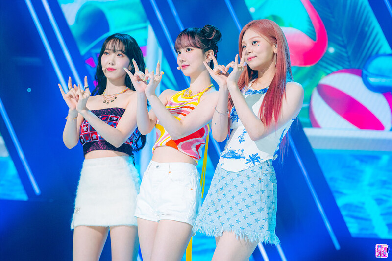 220717 VIVIZ - 'LOVEADE' at Inkigayo documents 1