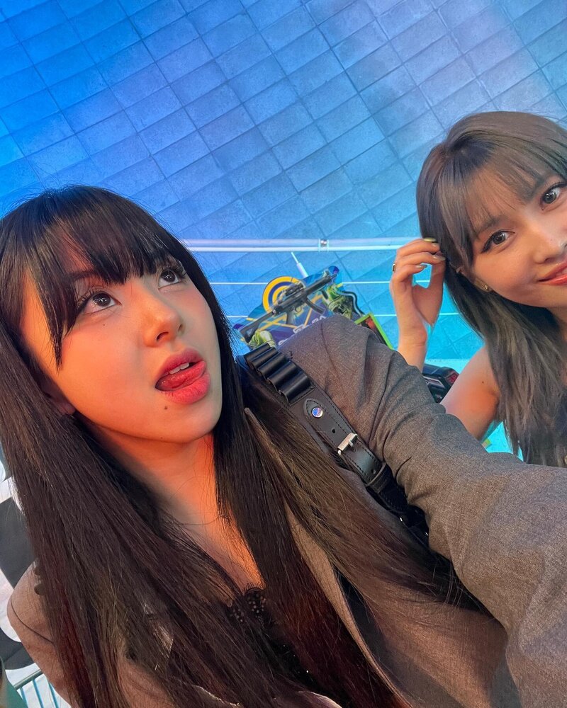 220811 TWICE Chaeyoung Instagram Update with Momo documents 2