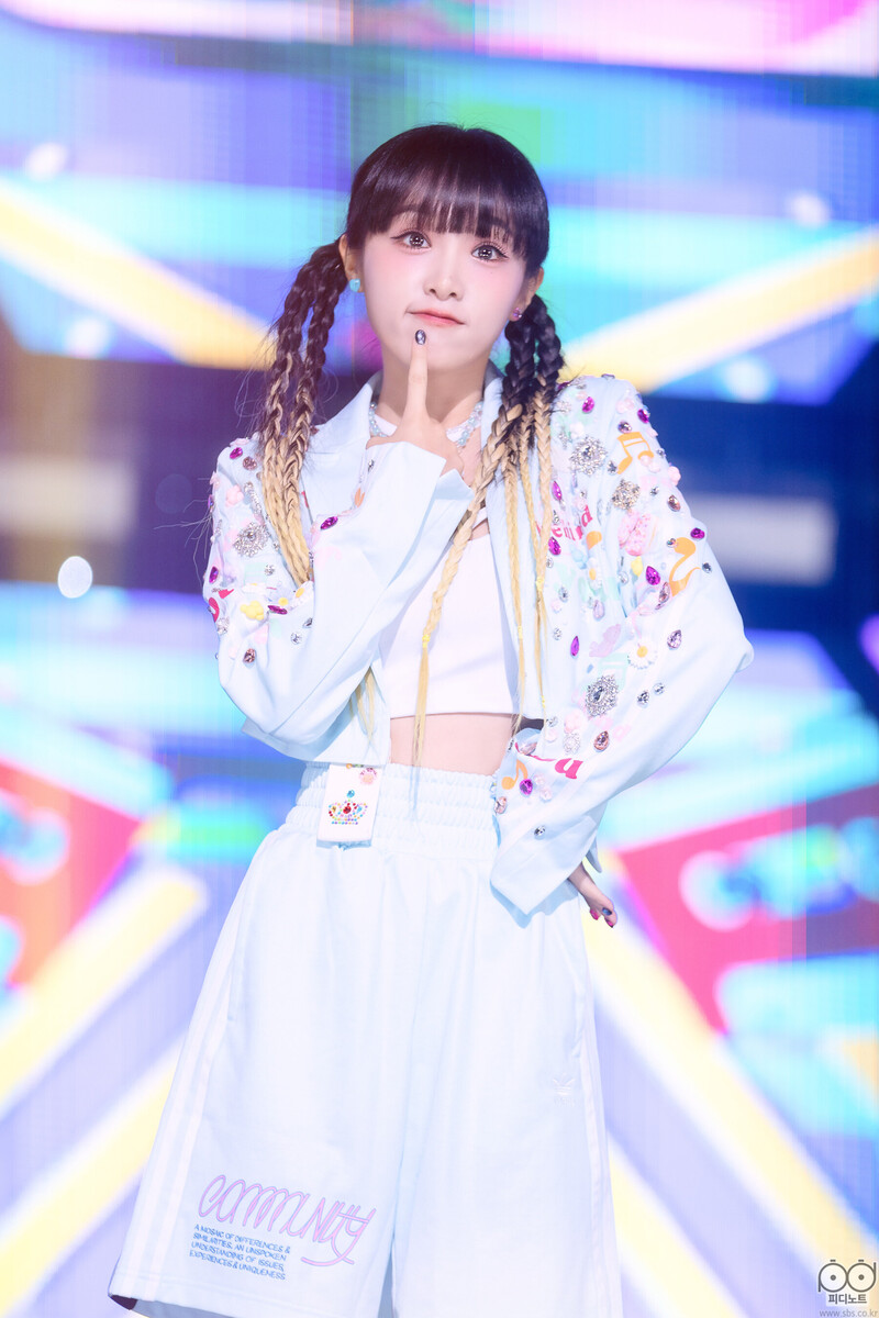 220814 Yena - 'SMARTPHONE' at Inkigayo documents 7