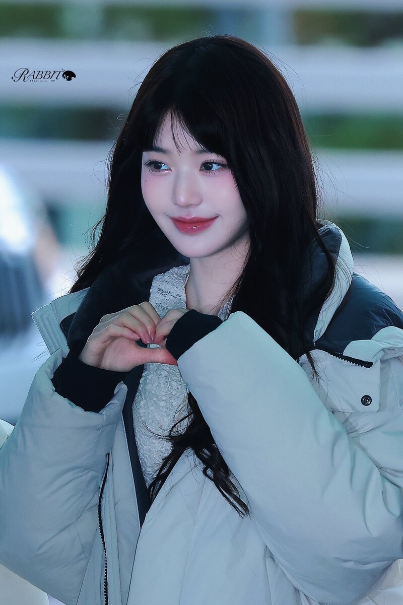 231112 IVE's WONYOUNG at Icheon International Airport (ICN) documents 3