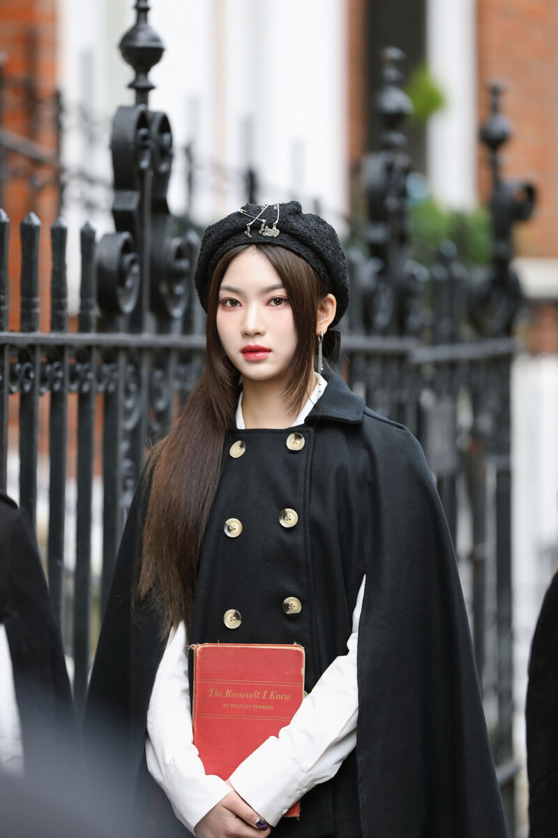 240304 High Up Naver Post - STAYC Isa - 'London STAY' Photobook Shoot Behind documents 1